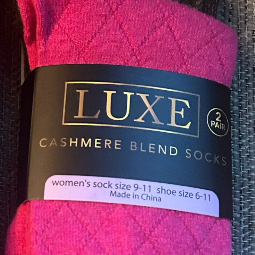 Luxe Woman’s Cashmere Blend Socks Pink Grey 4 Pairs Shoe Size 6 to 11